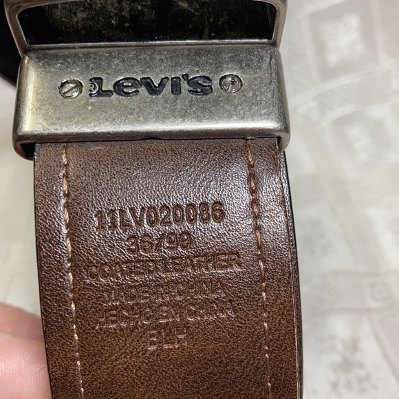 🎉HP🎉 Levi’s Reversible Belt - Picture 3 of 5